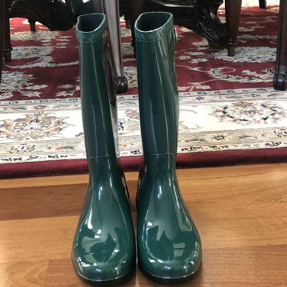 Authentic UGG rain boots size 9 - Picture 3 of 6